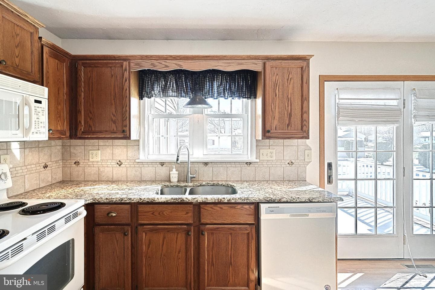 1209 E Walnut Street photo 18