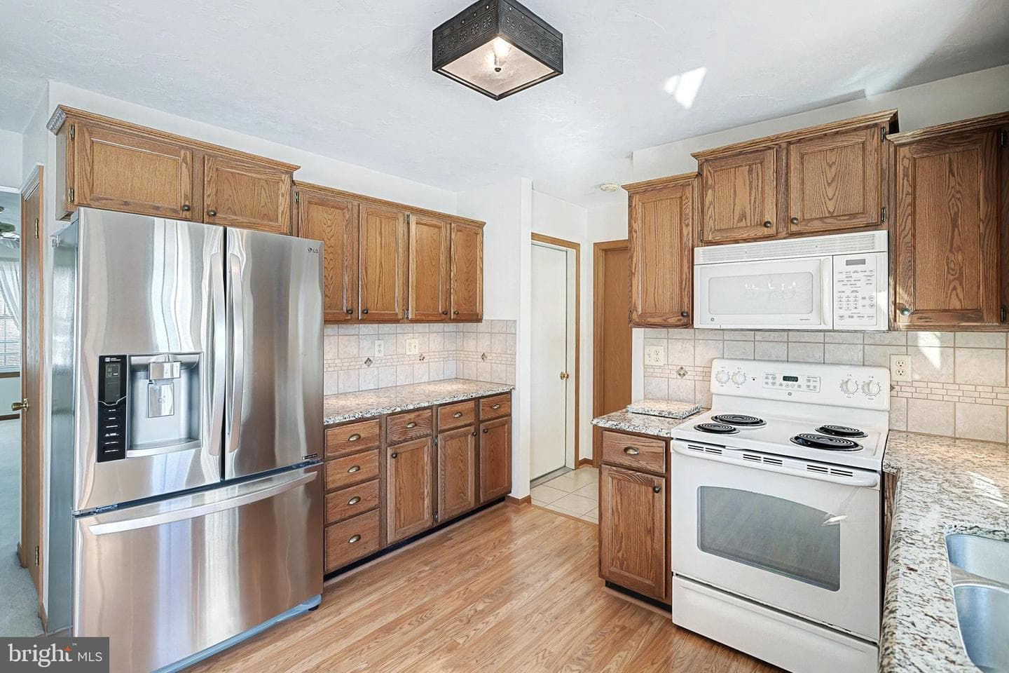 1209 E Walnut Street photo 20
