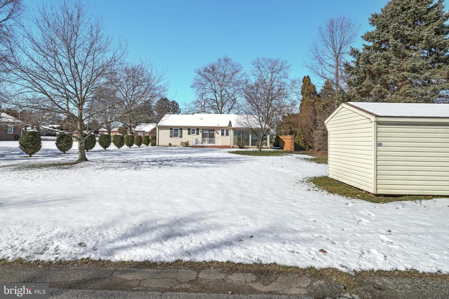 1209 E Walnut Street photo 8