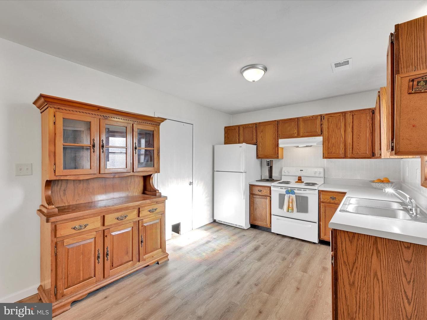 5 Stuart Circle photo 9