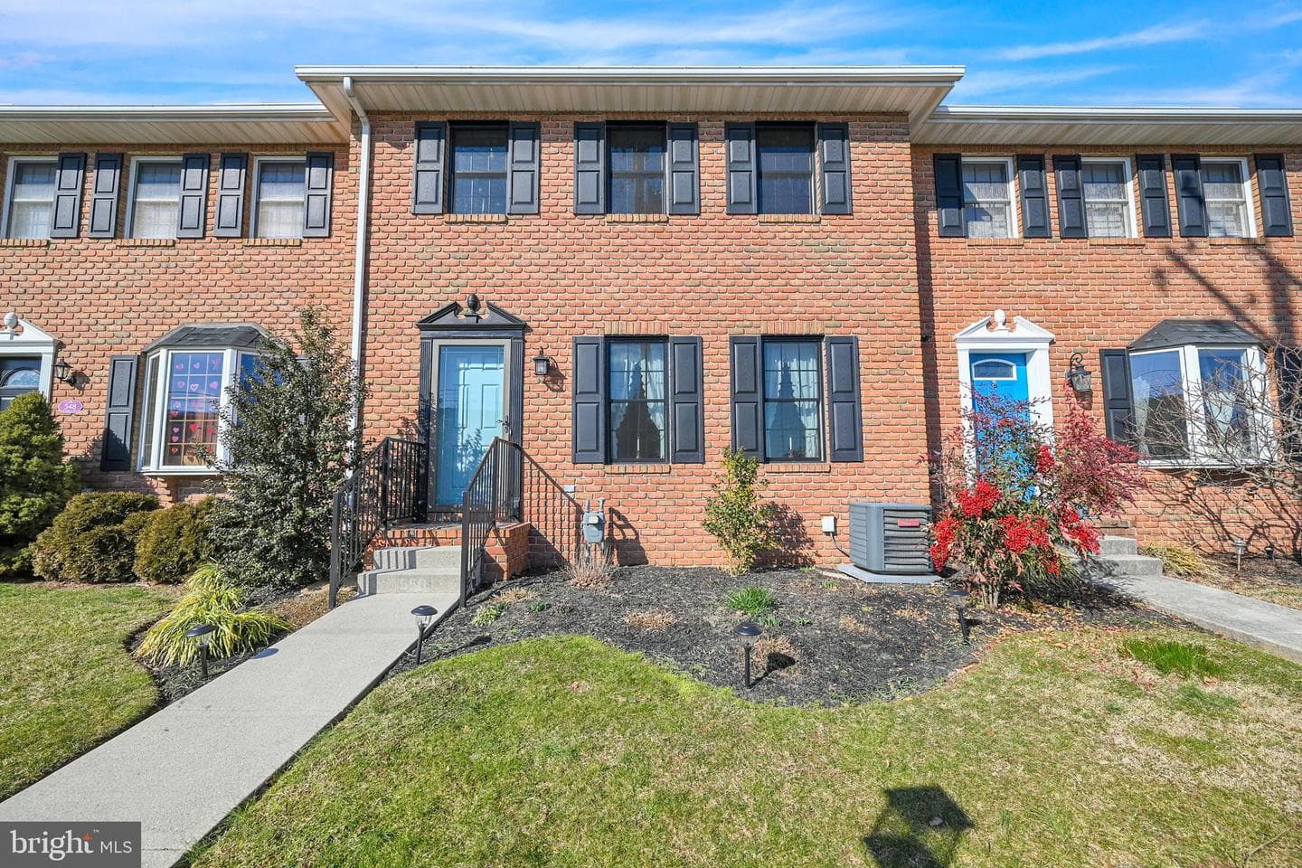 550 E Walnut Street photo 1