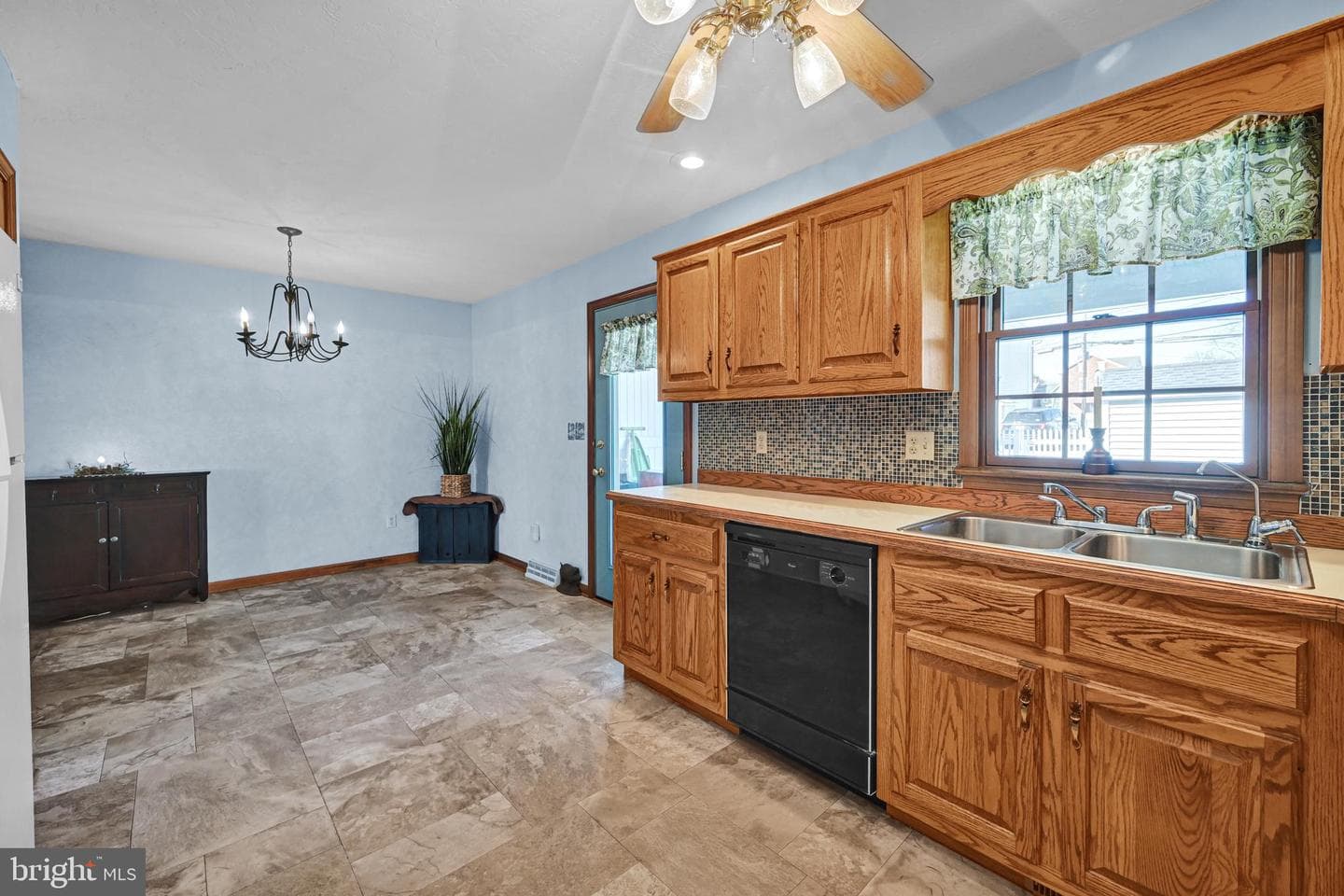550 E Walnut Street photo 10