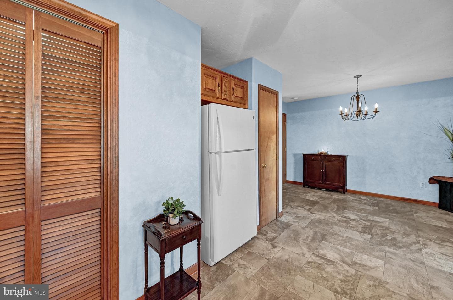 550 E Walnut Street photo 11