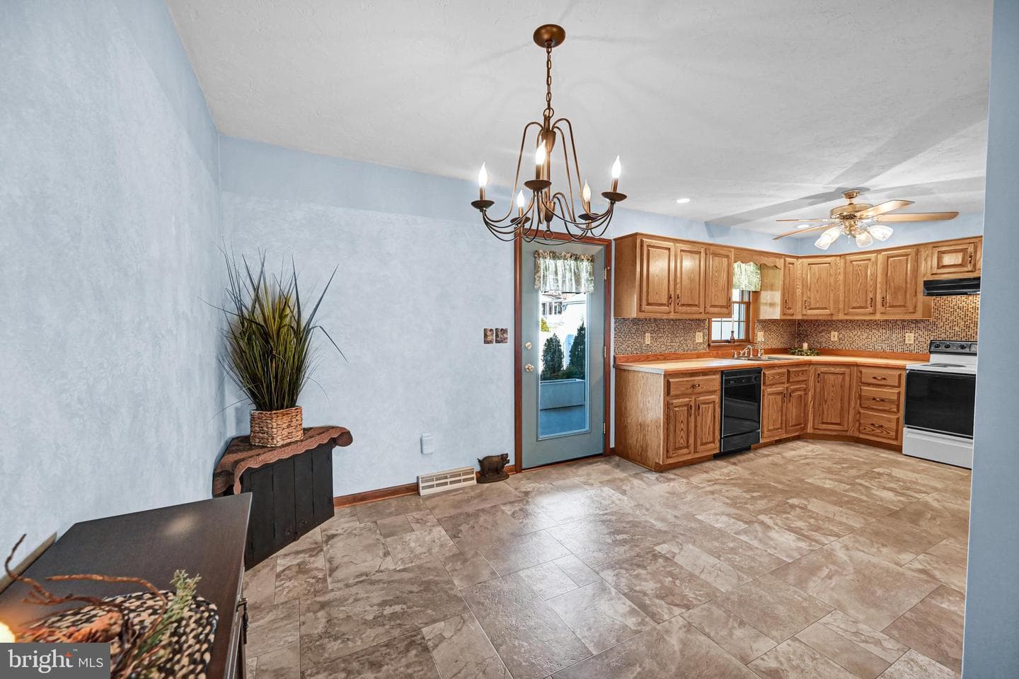 550 E Walnut Street photo 15