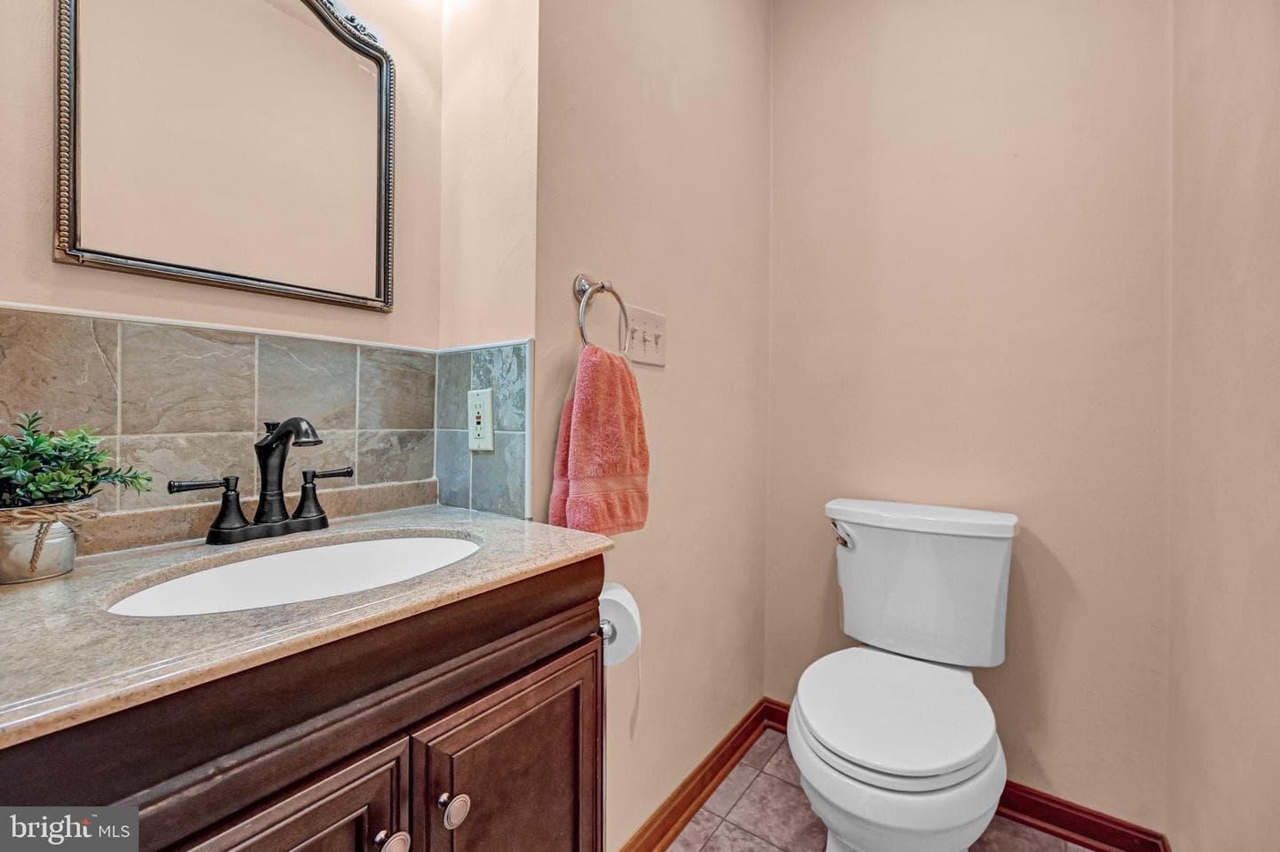 550 E Walnut Street photo 19