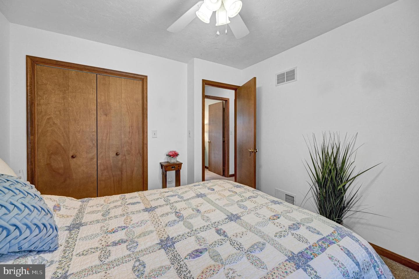 550 E Walnut Street photo 23