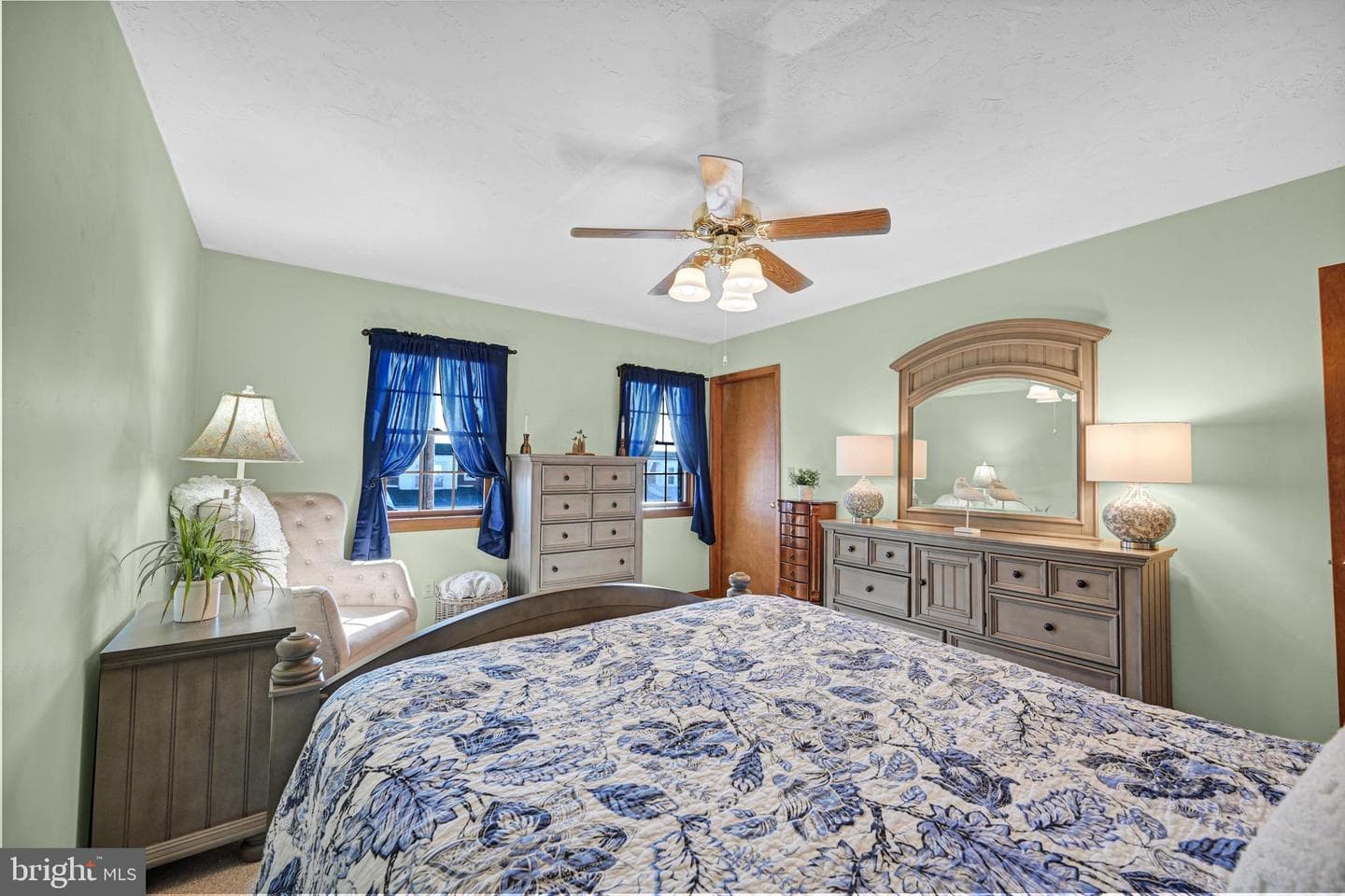 550 E Walnut Street photo 26