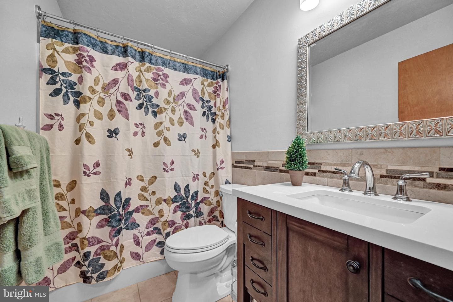 550 E Walnut Street photo 28