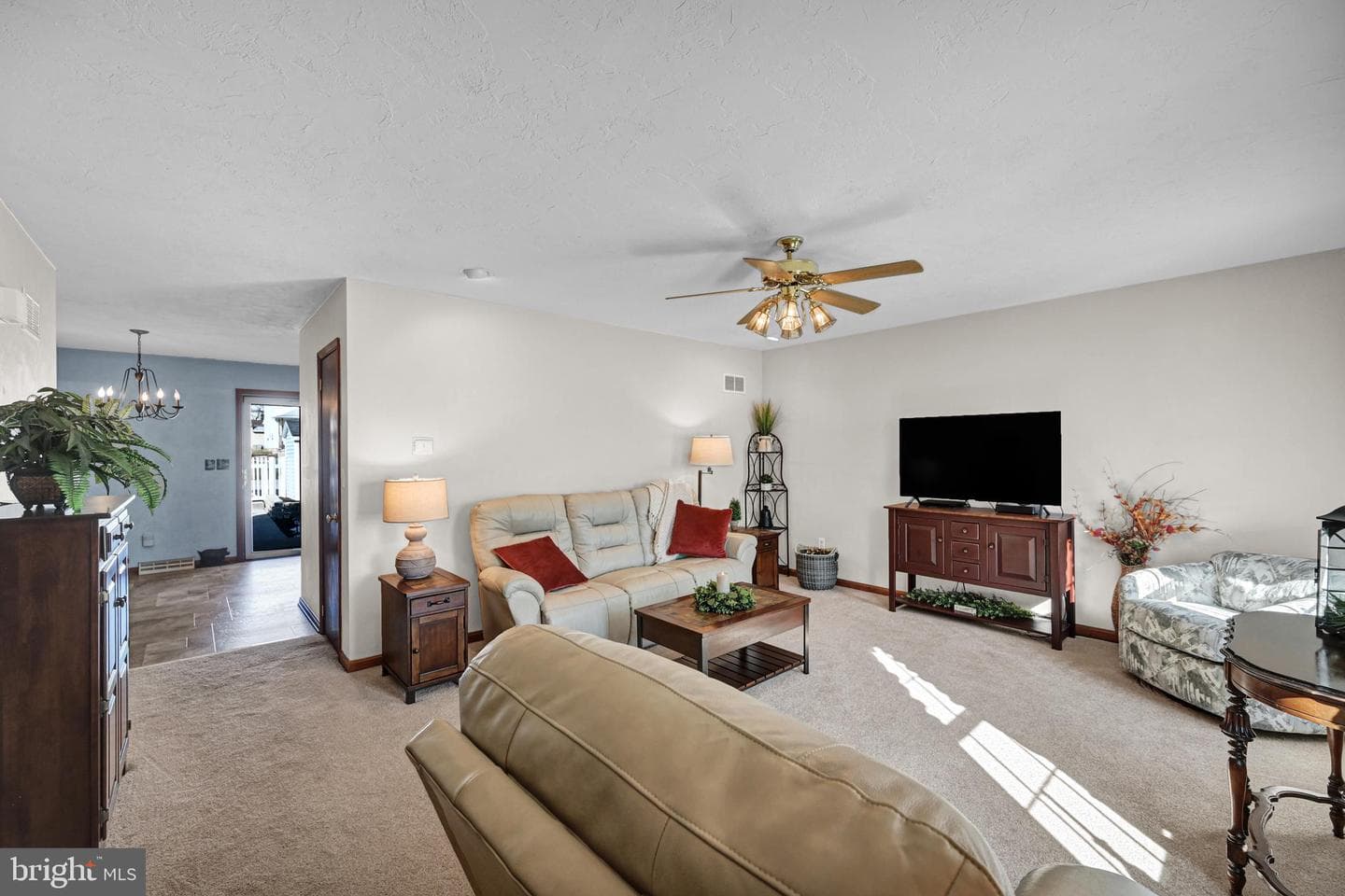 550 E Walnut Street photo 8