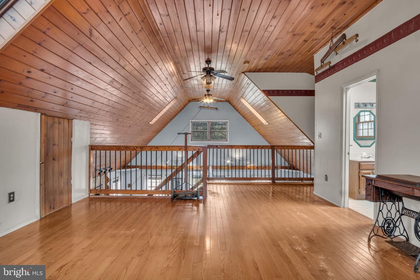 1142 Trinity North Road photo 25