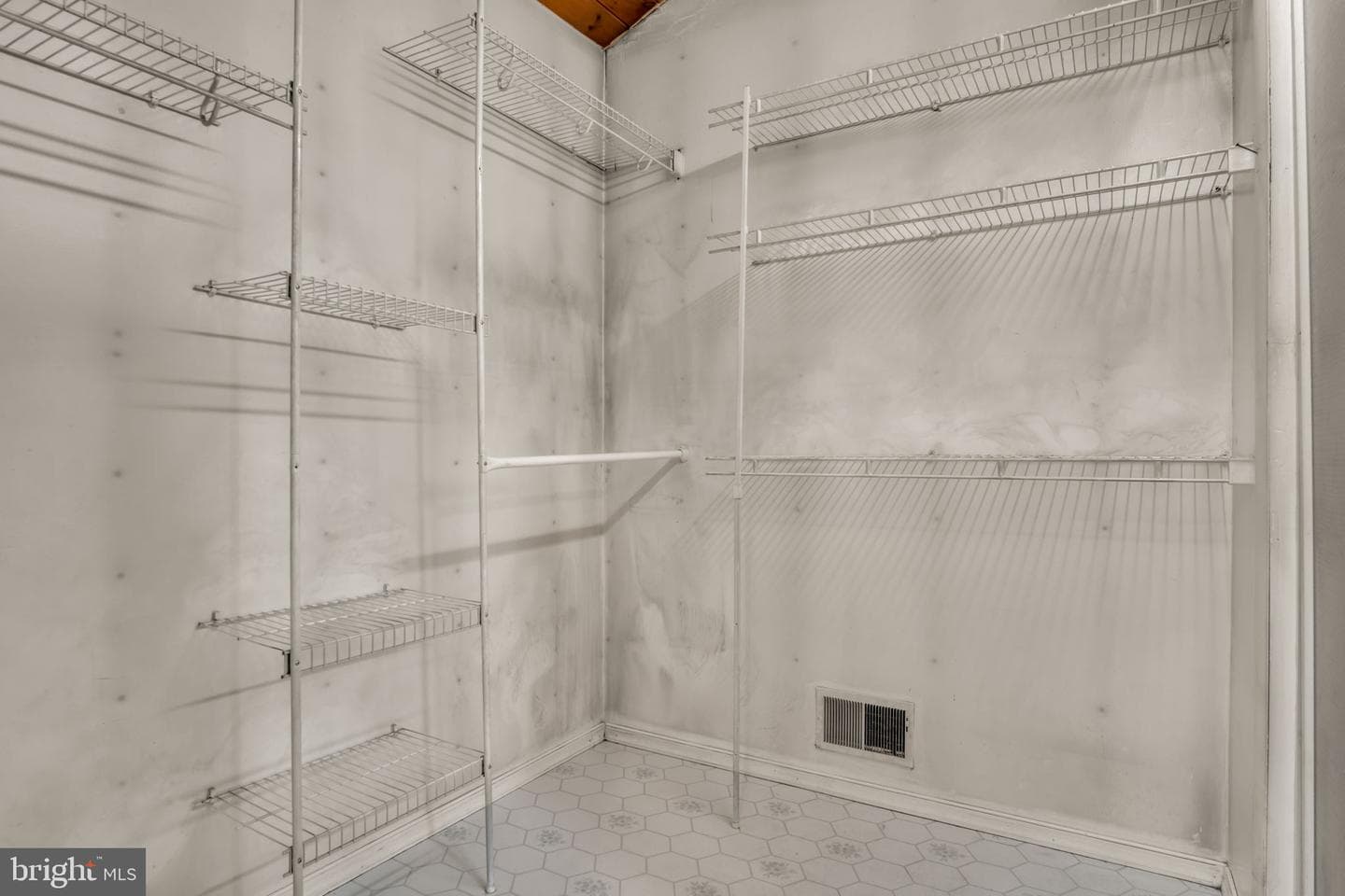 1142 Trinity North Road photo 31