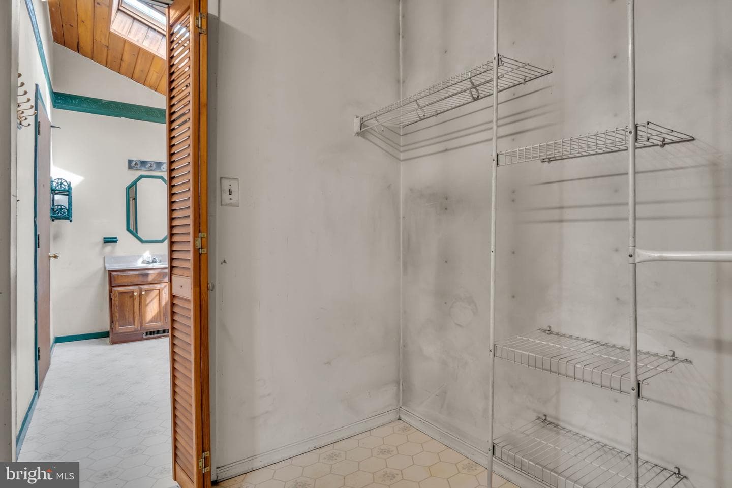 1142 Trinity North Road photo 32