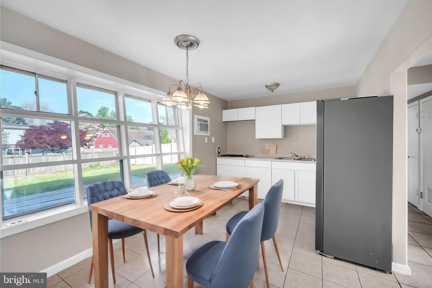 1216 Wogan Road photo 4