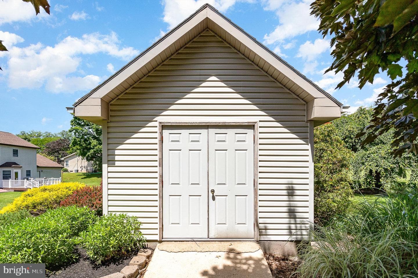 111 Maple Street photo 41