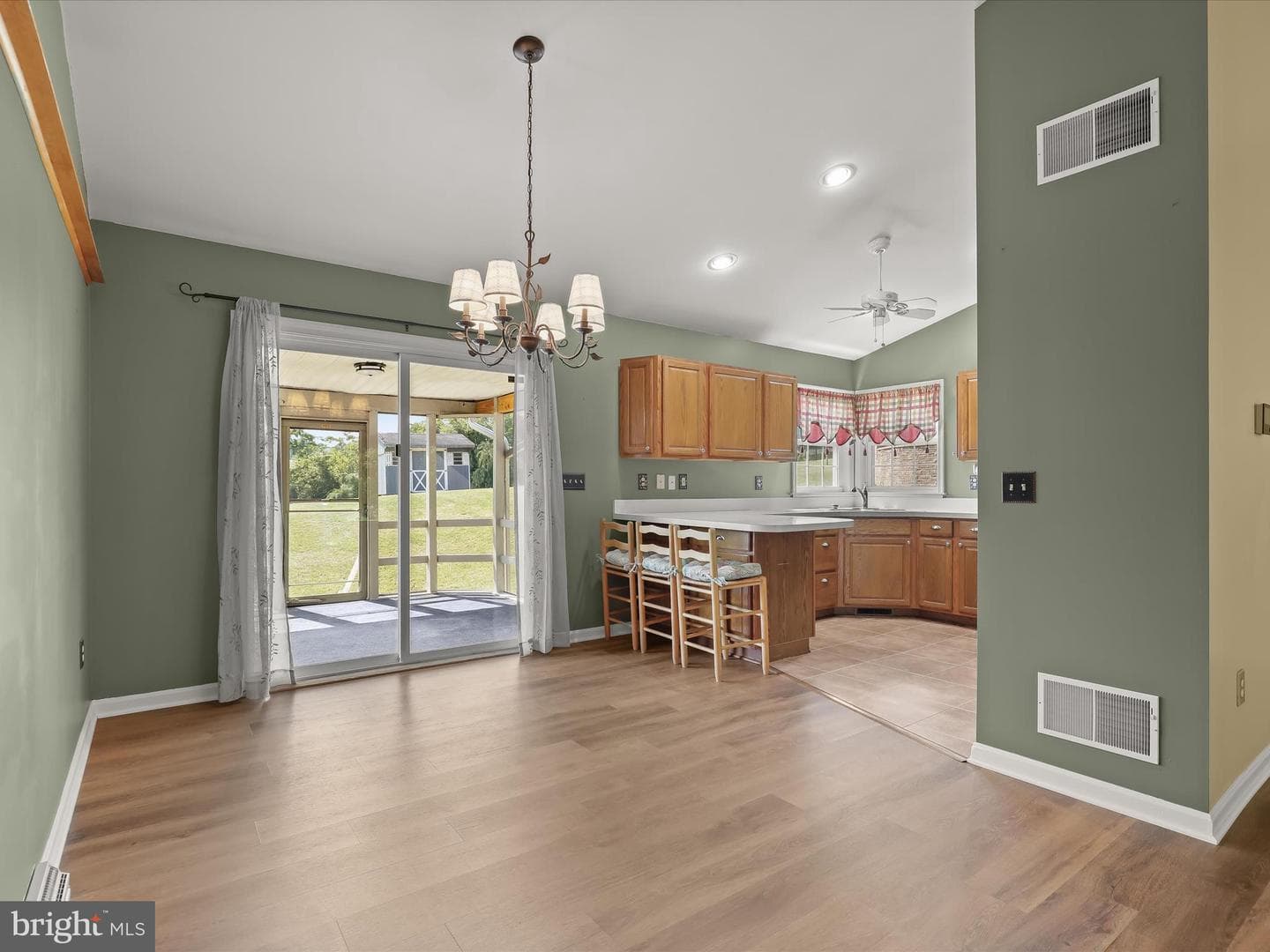 21 Circle Drive photo 9