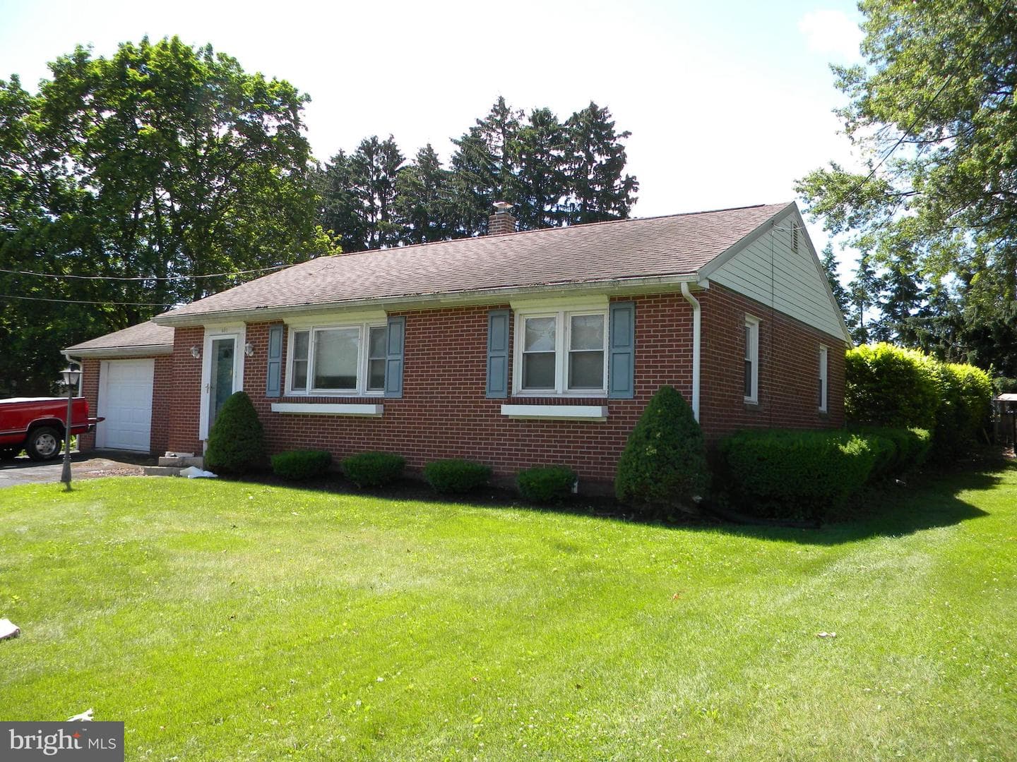 405 Mountain Road photo 1