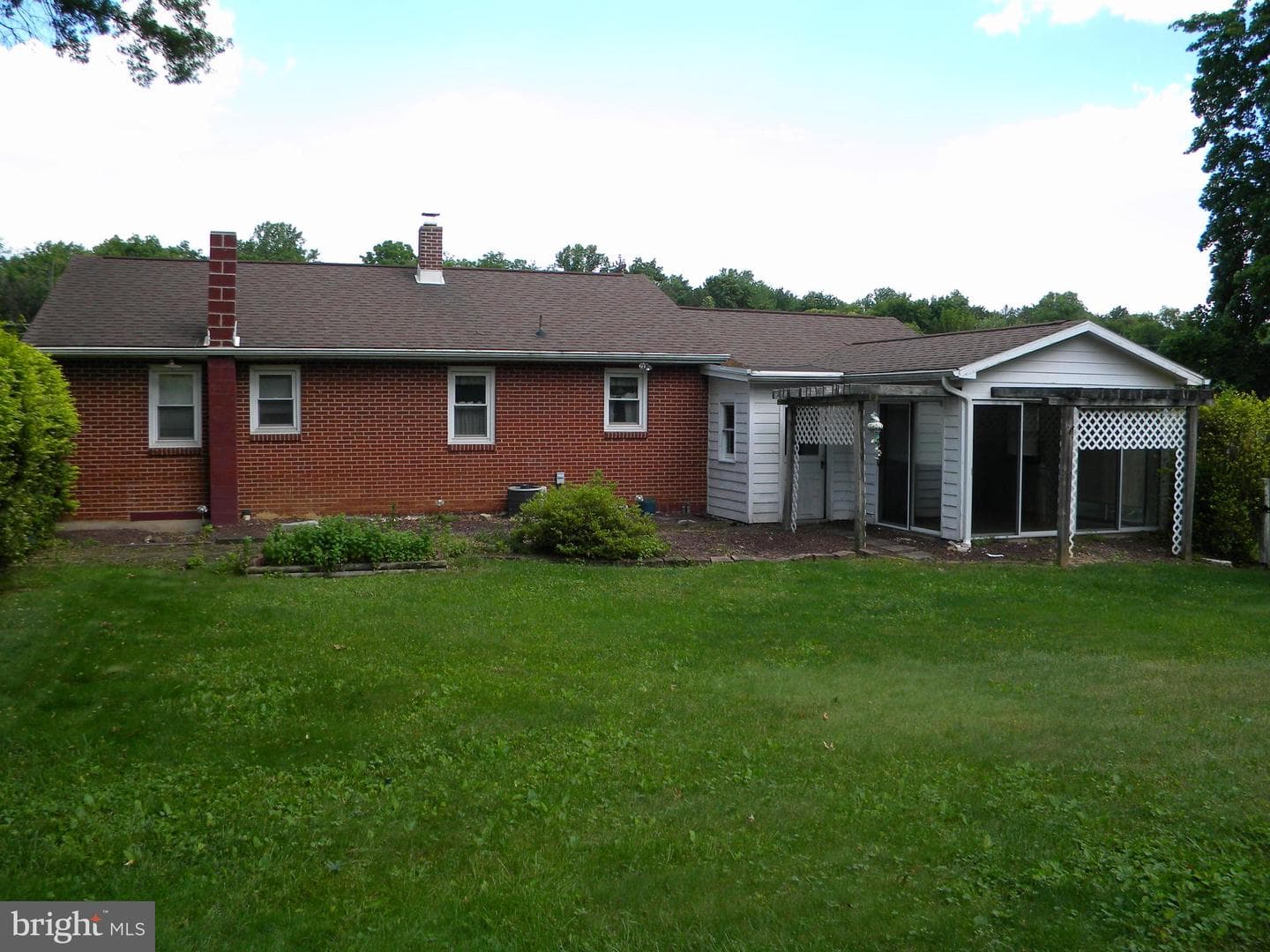 405 Mountain Road photo 2