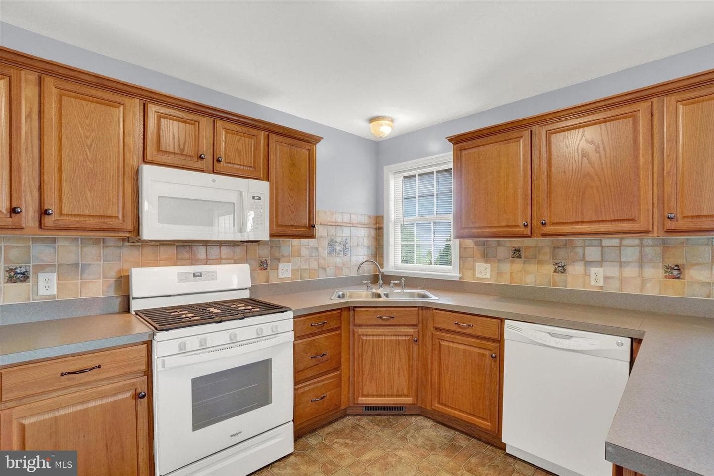 640 Sterling Drive photo 9