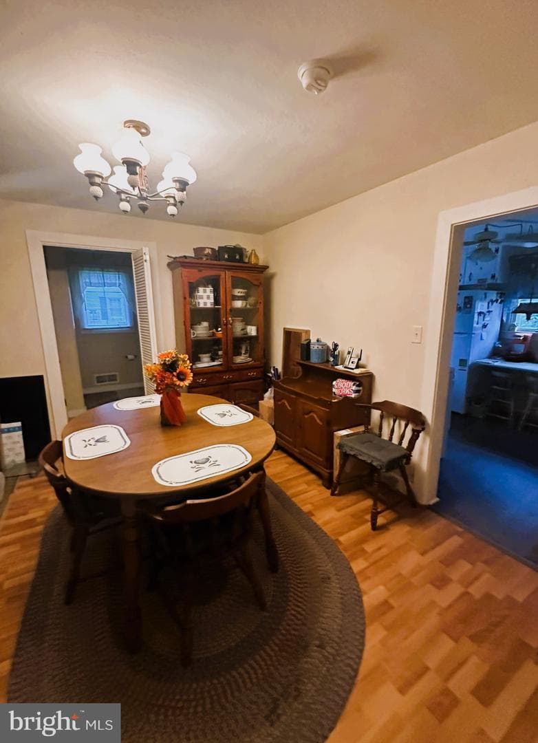 110 Maple Avenue photo 10