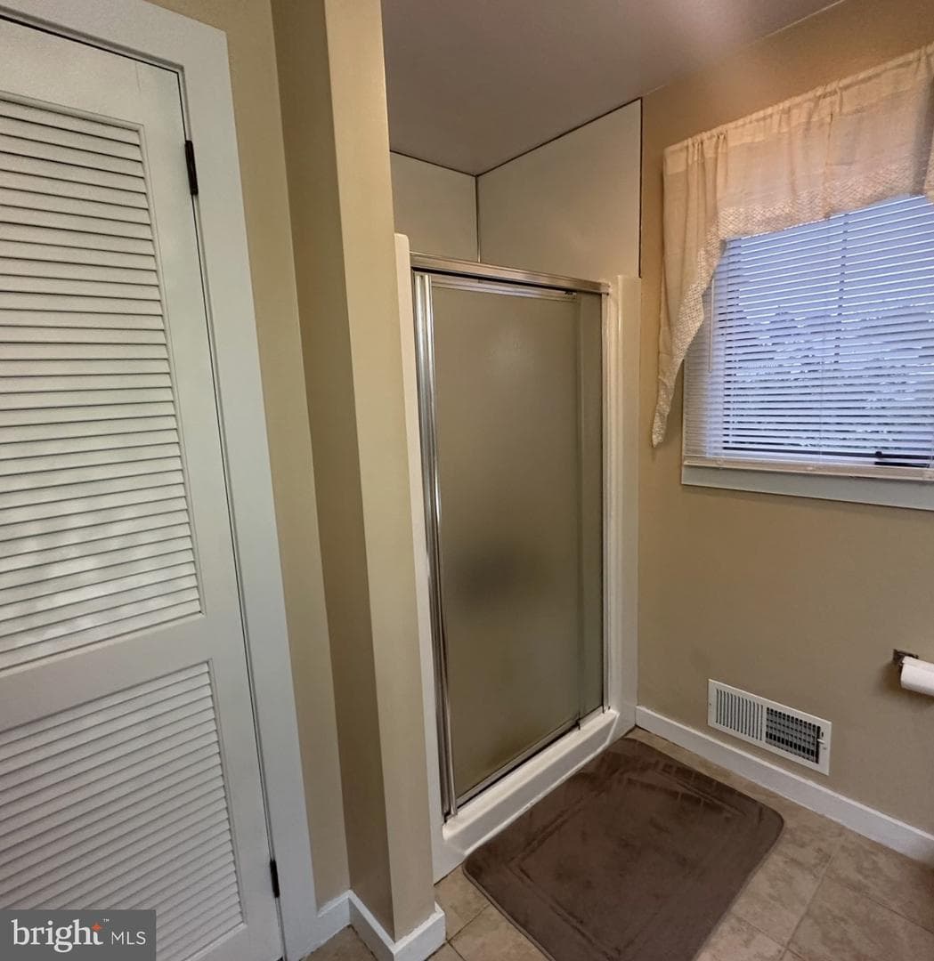 110 Maple Avenue photo 13
