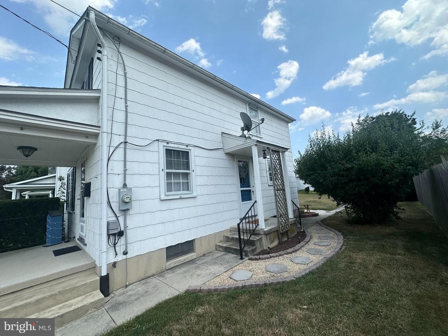 110 Maple Avenue photo 3