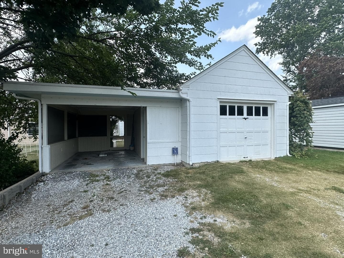 110 Maple Avenue photo 33