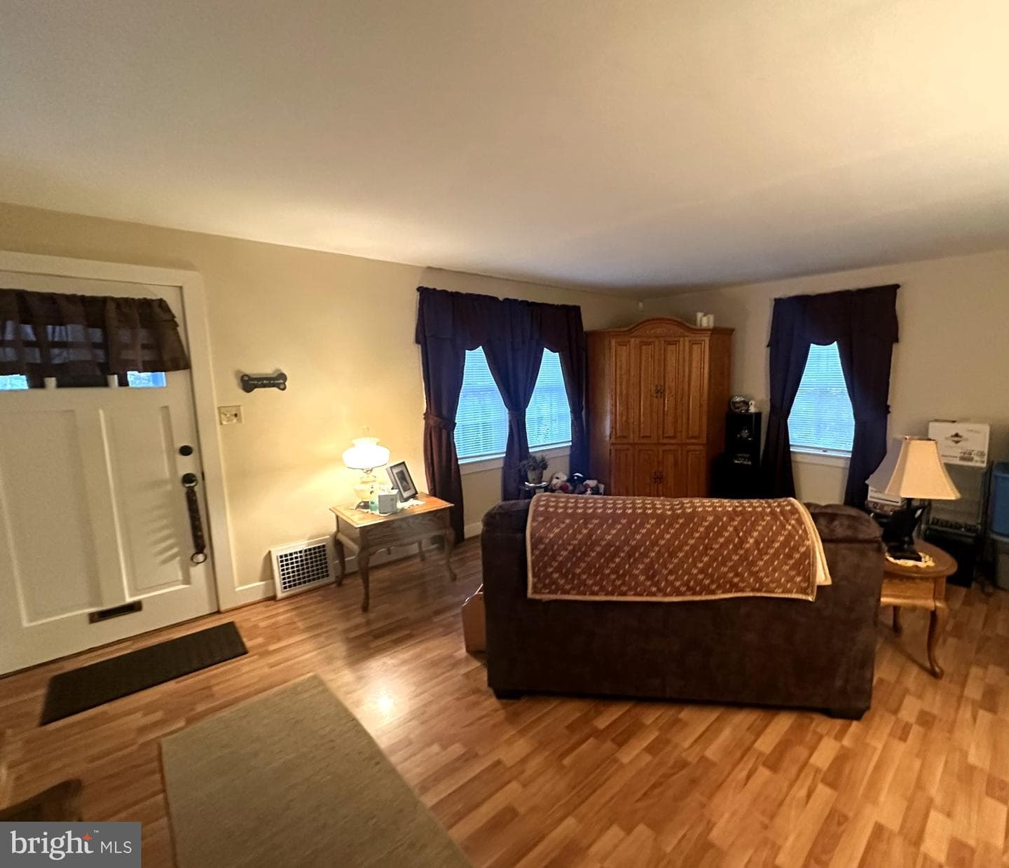 110 Maple Avenue photo 5