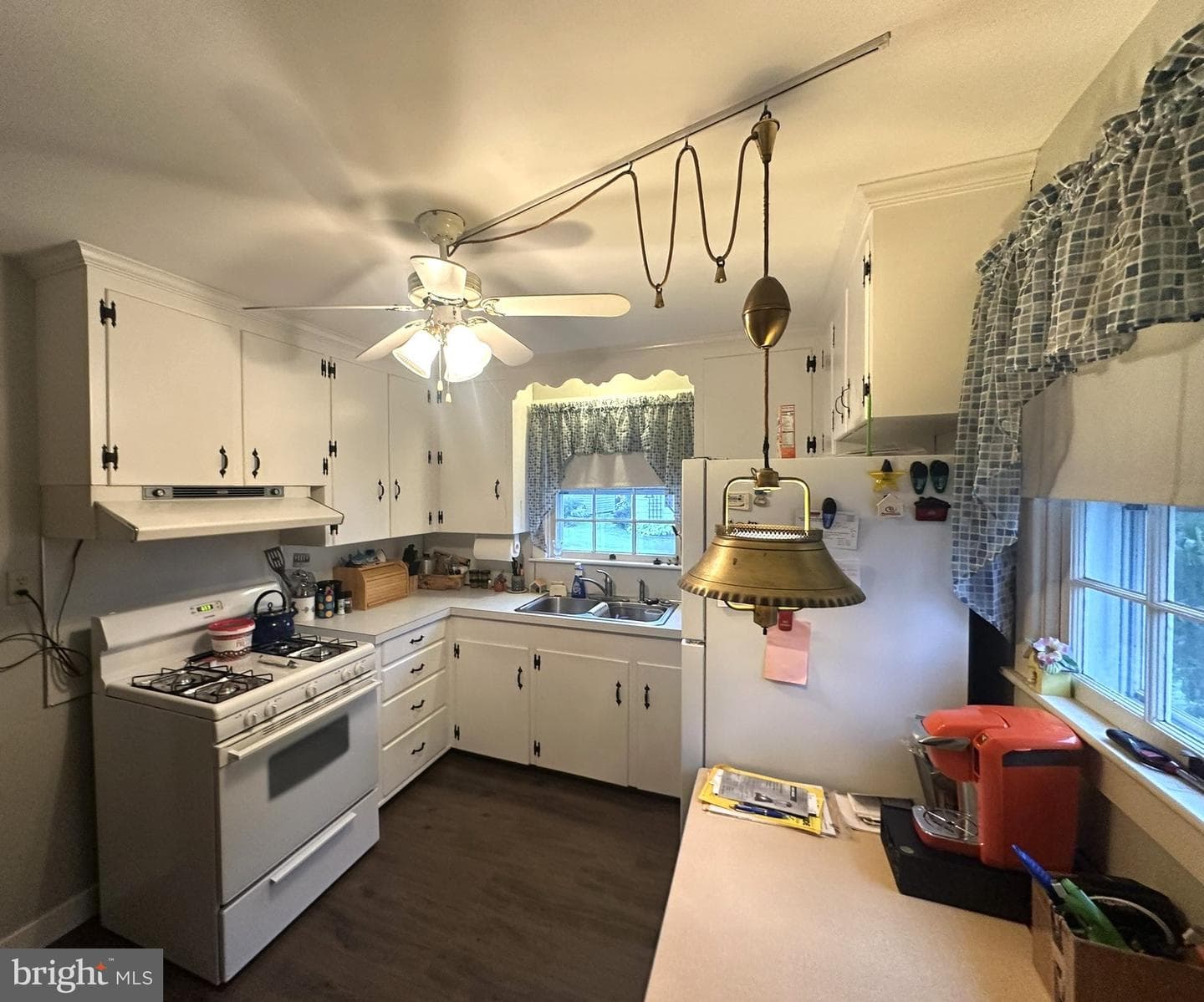110 Maple Avenue photo 8