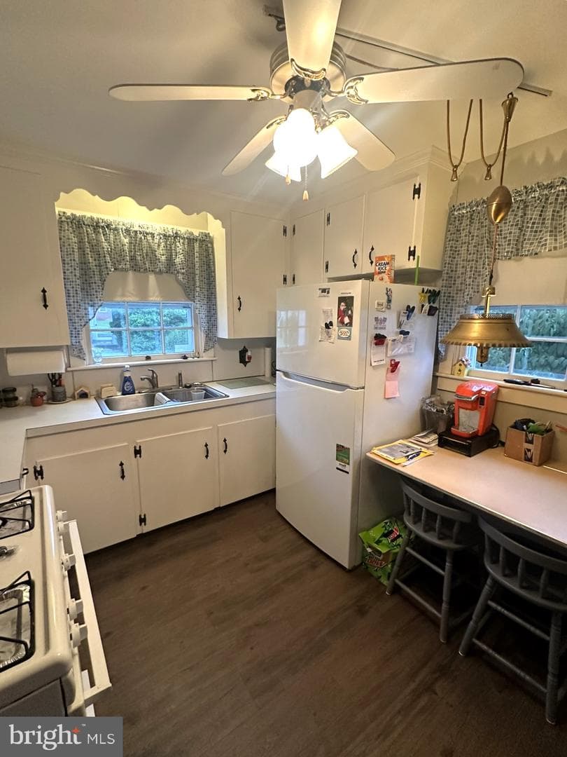 110 Maple Avenue photo 9