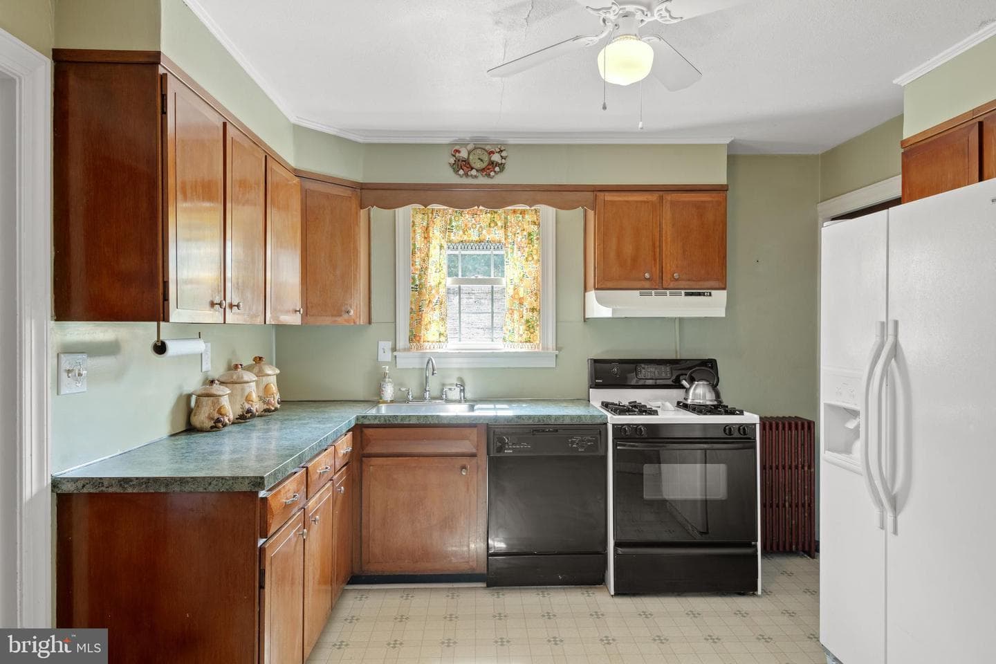 899 Midland Avenue photo 13