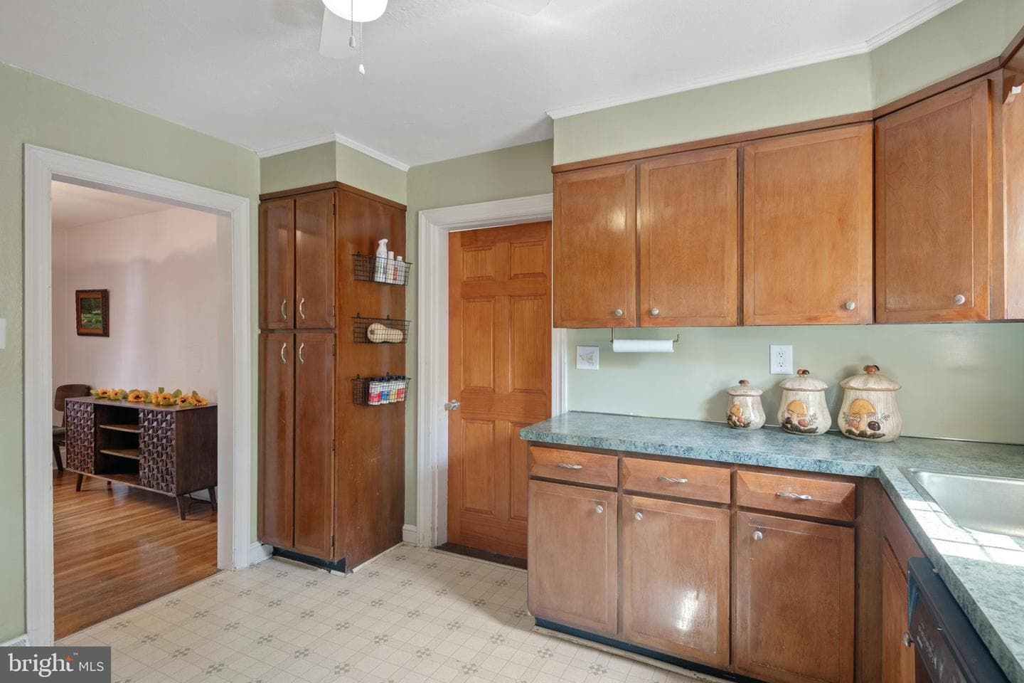 899 Midland Avenue photo 16