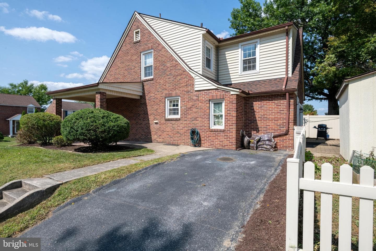 899 Midland Avenue photo 32