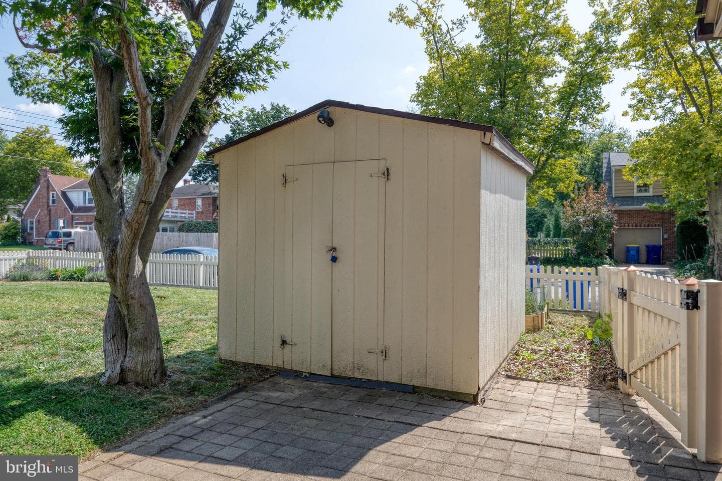 899 Midland Avenue photo 35