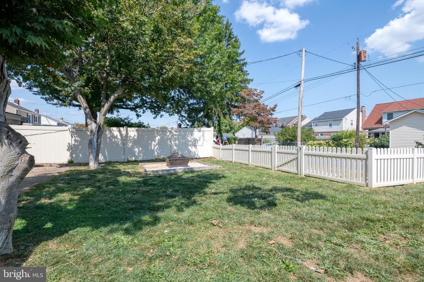 899 Midland Avenue photo 37