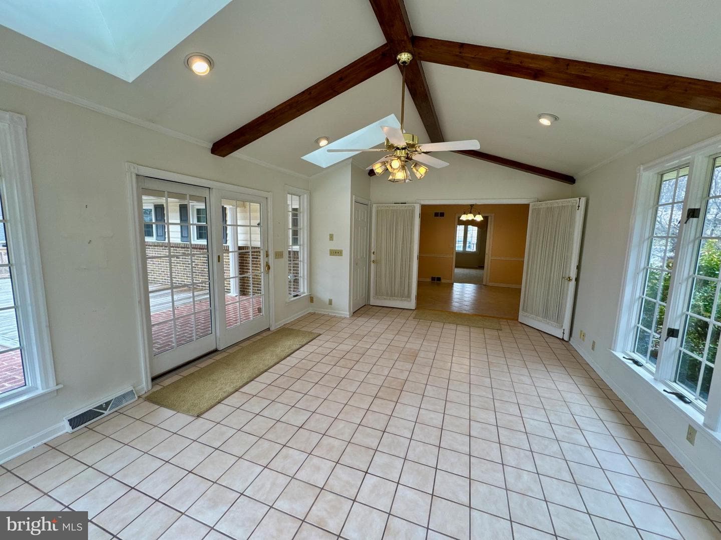 108 Thomas Avenue photo 11