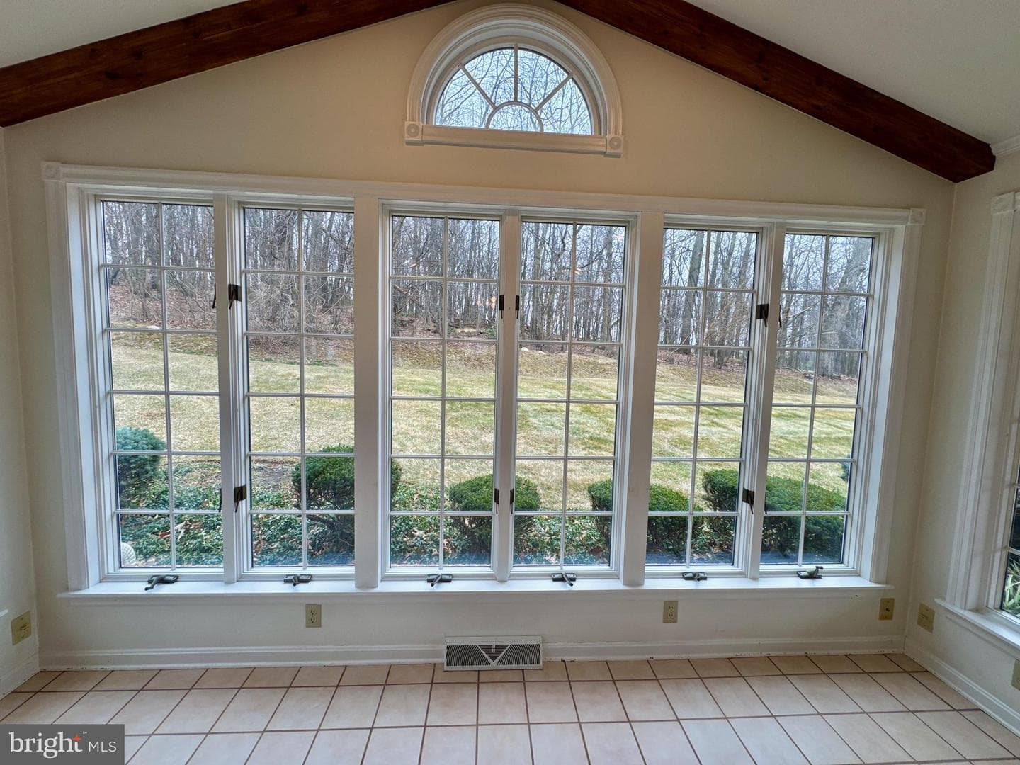 108 Thomas Avenue photo 13