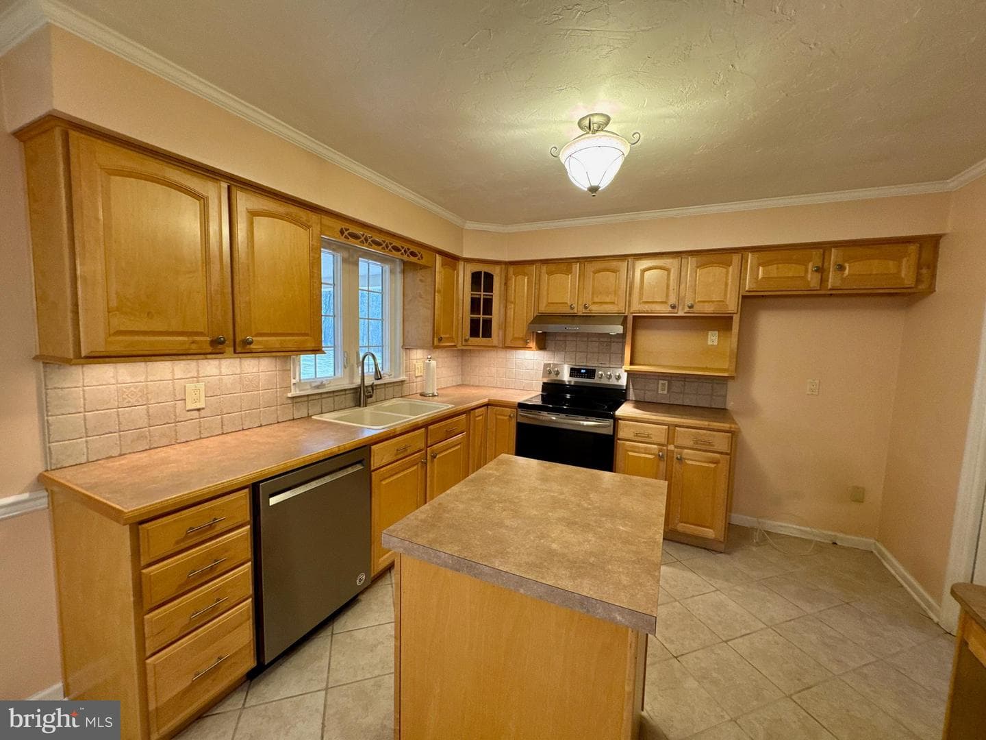 108 Thomas Avenue photo 18