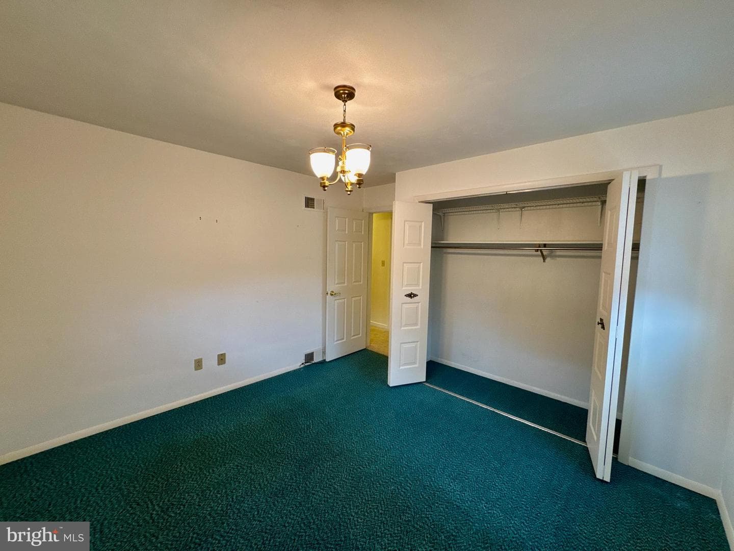 108 Thomas Avenue photo 27