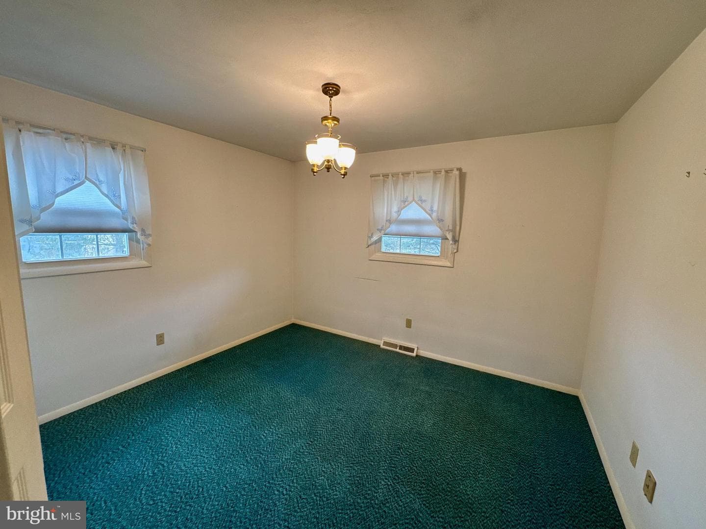 108 Thomas Avenue photo 29