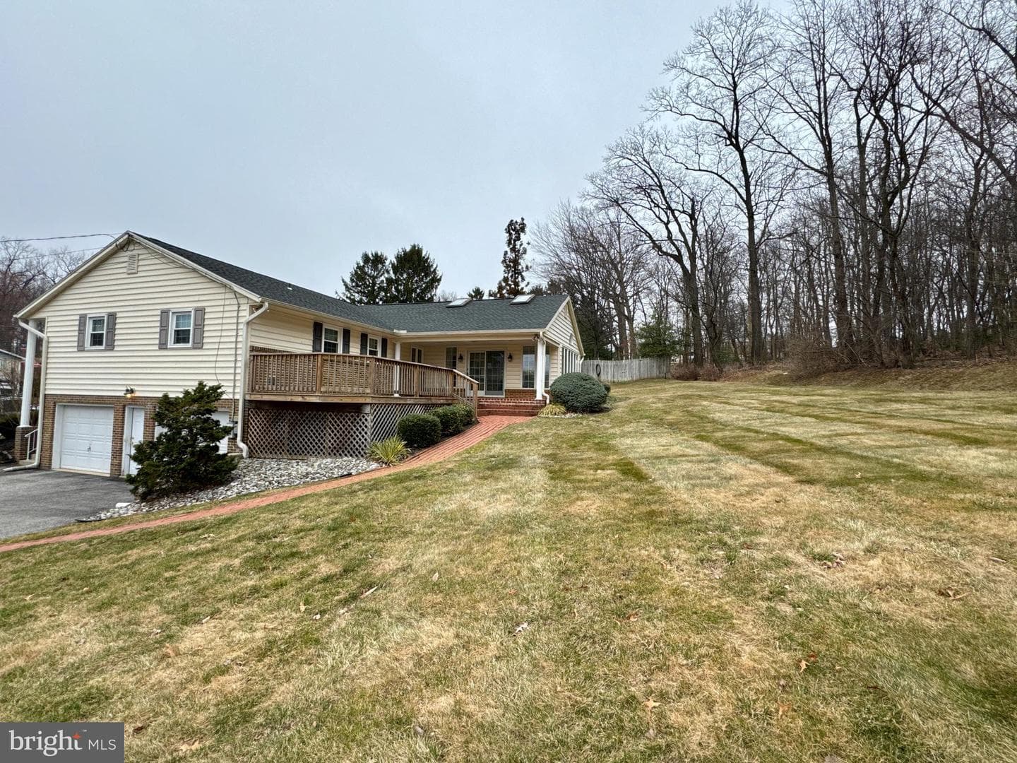 108 Thomas Avenue photo 3
