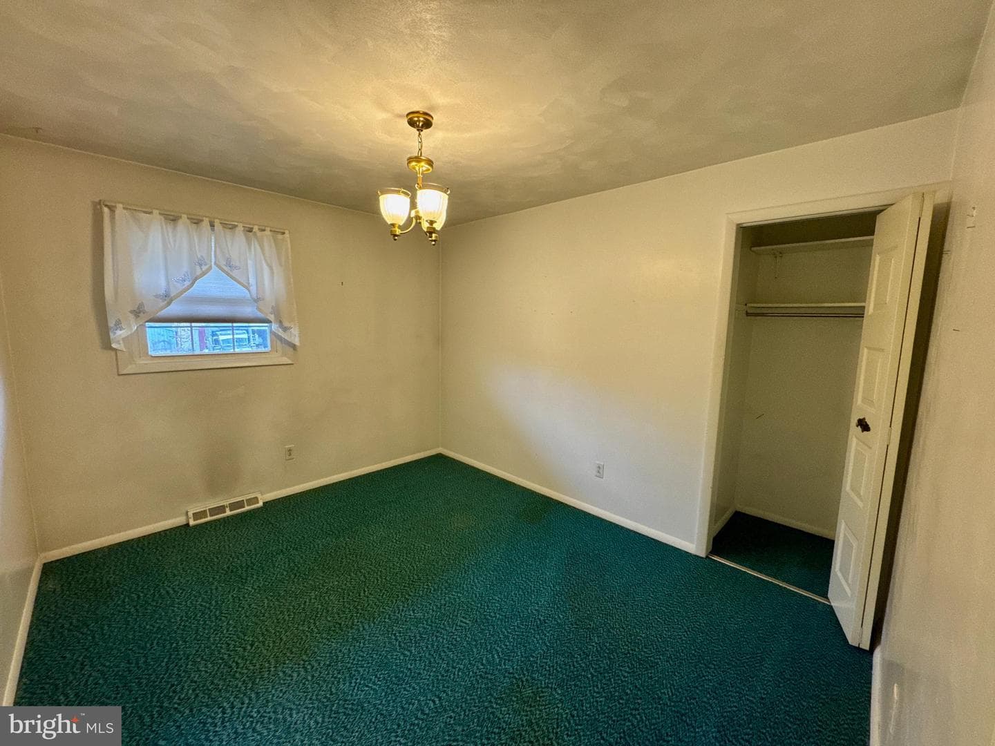 108 Thomas Avenue photo 30