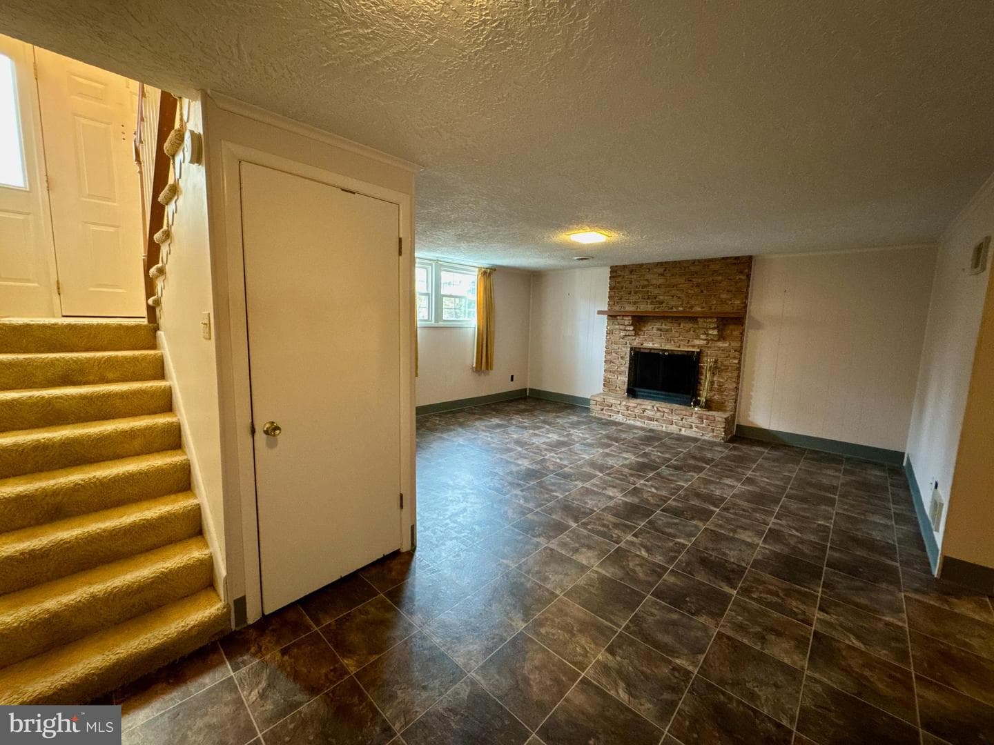 108 Thomas Avenue photo 32