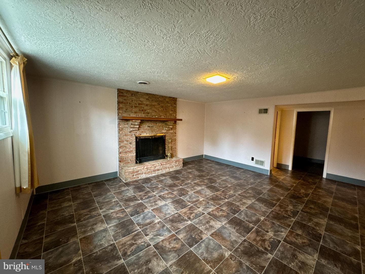 108 Thomas Avenue photo 33