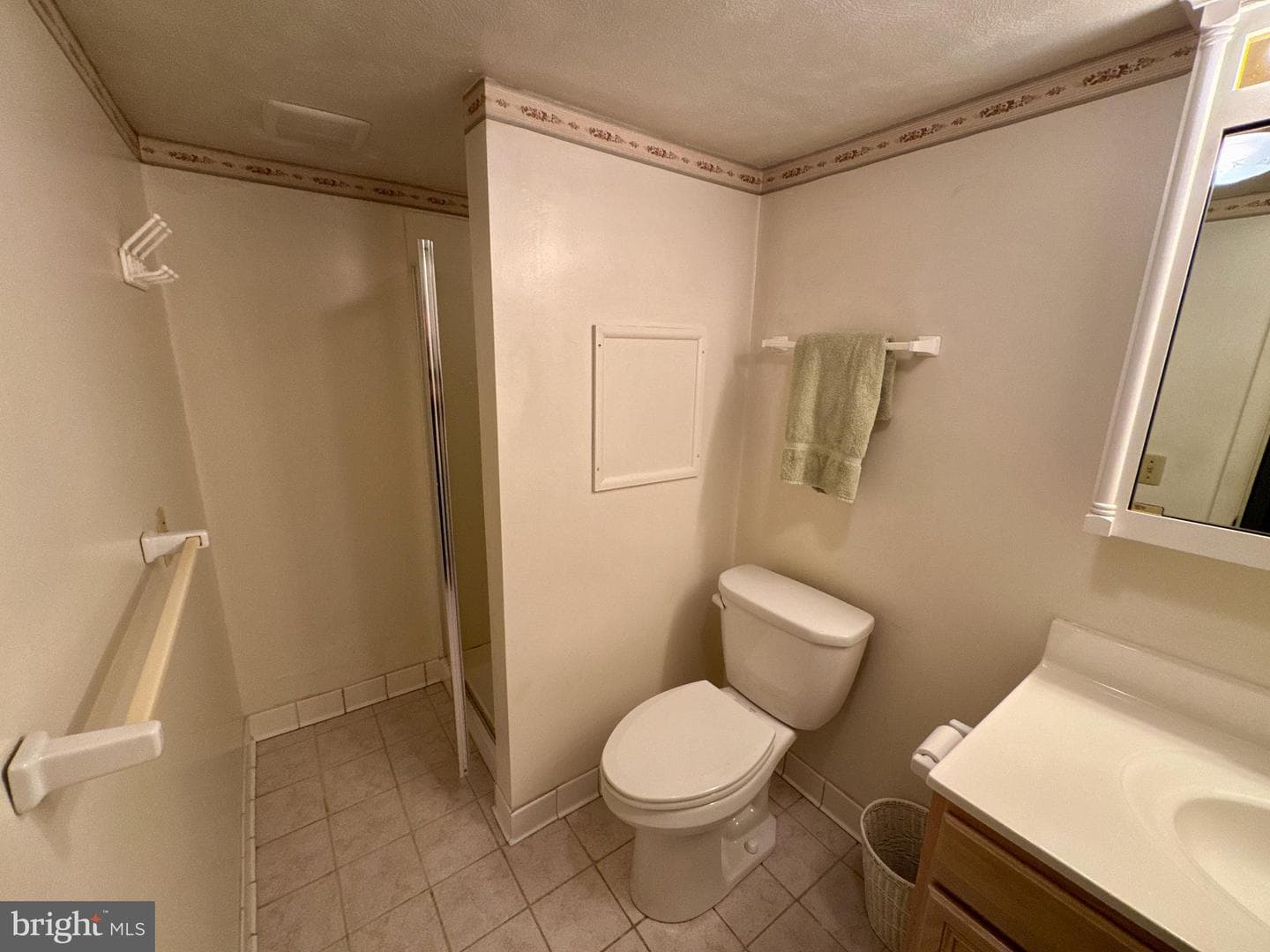 108 Thomas Avenue photo 36