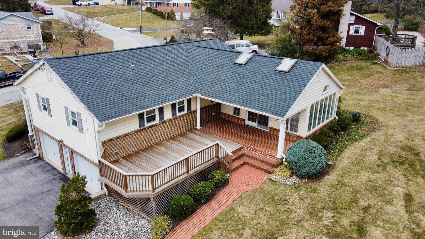 108 Thomas Avenue photo 4