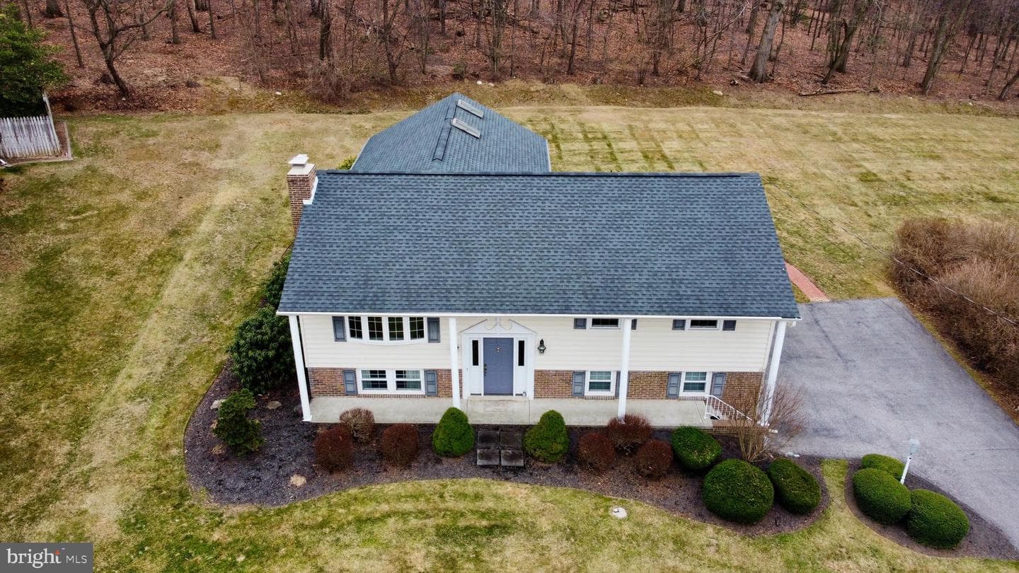 108 Thomas Avenue photo 41