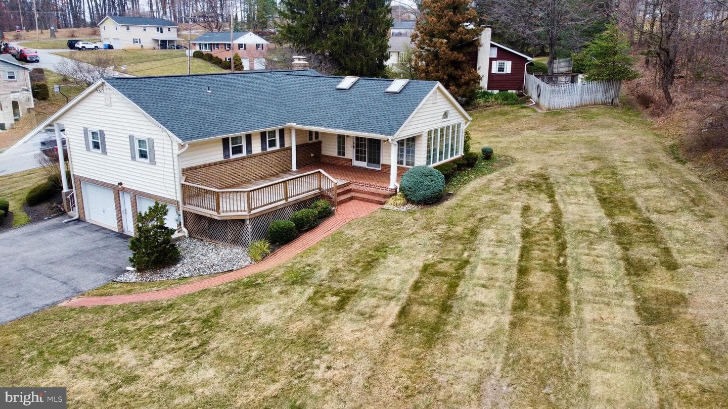 108 Thomas Avenue photo 43