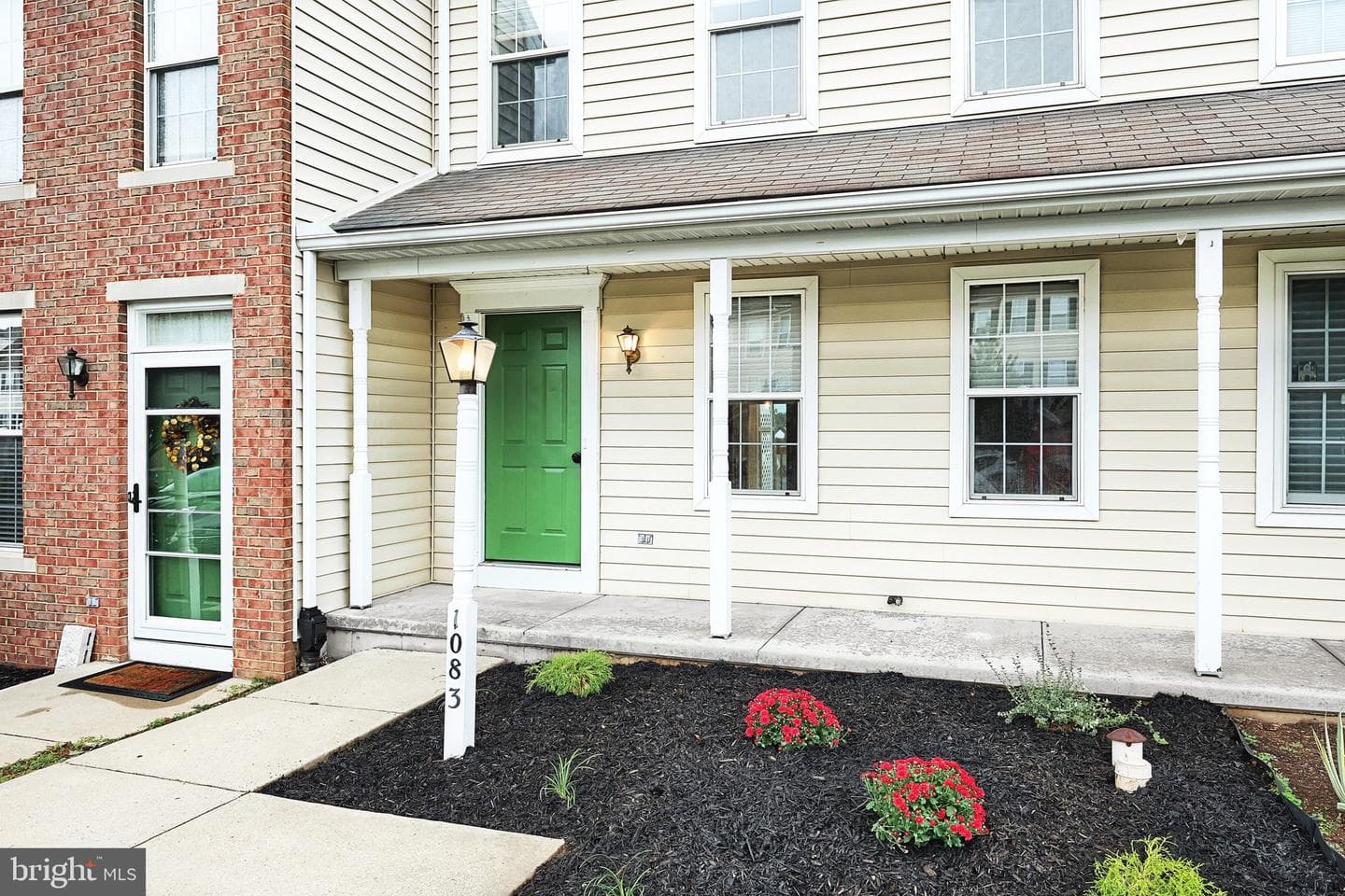 1083 Hearthridge Lane photo 2