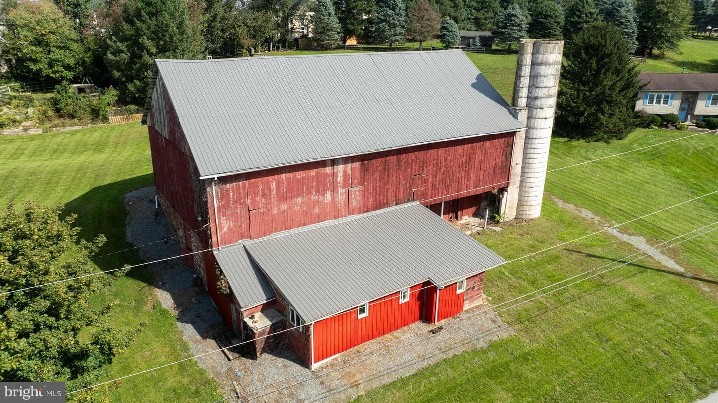 595 Dietz Road photo 27