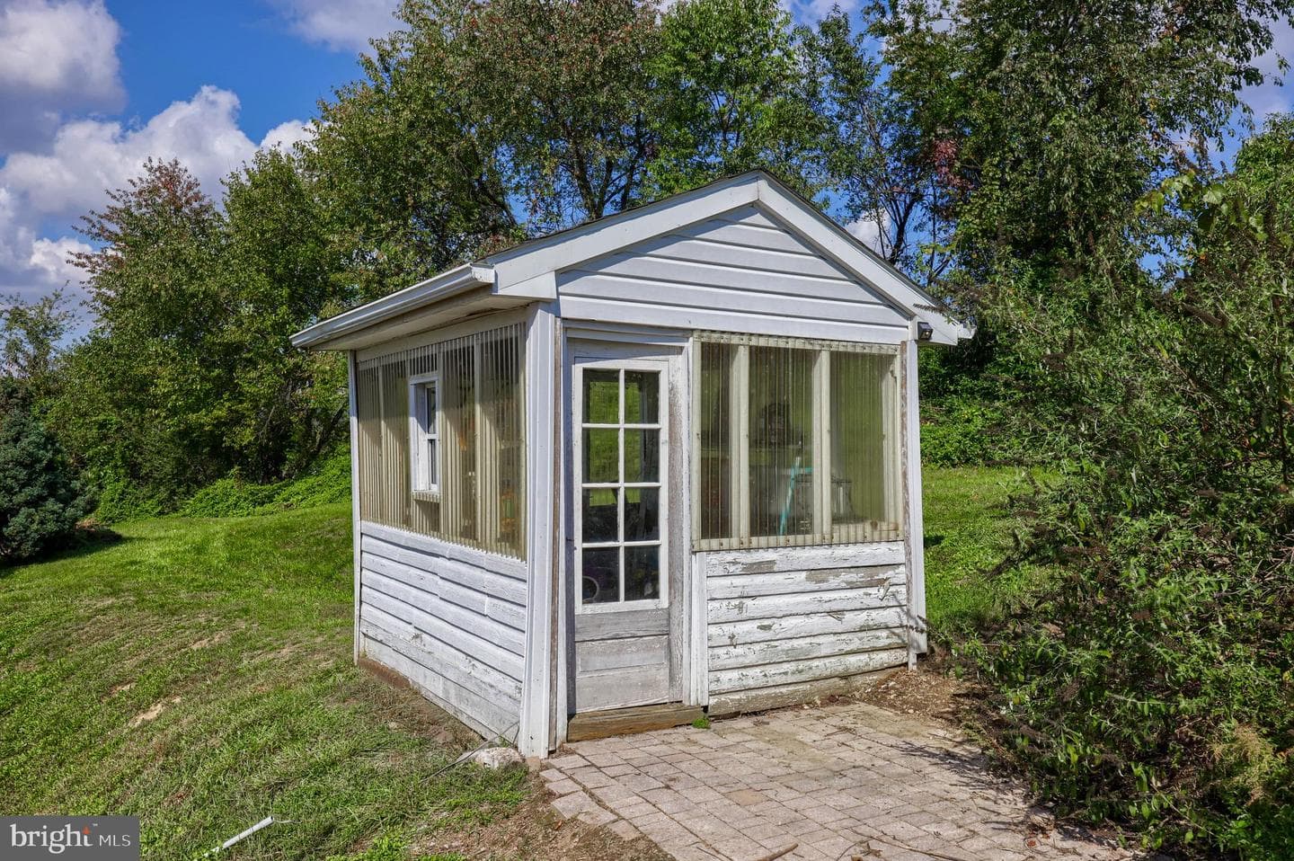 595 Dietz Road photo 31